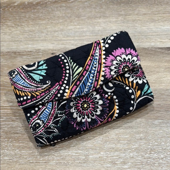 Vera Bradley Black Multicolor Floral Wallet Bandana Swirl - Picture 1 of 10